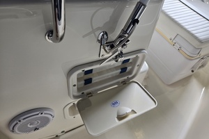 17ft Boston Whaler Yacht For Sale