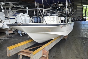 17ft Boston Whaler Yacht For Sale