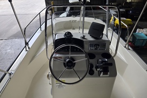 17ft Boston Whaler Yacht For Sale