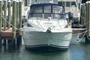 Pourhouse 32ft Bayliner Yacht For Sale