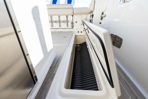 37FT (11.43M) BOSTON WHALER