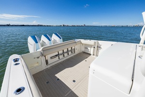 37FT (11.43M) BOSTON WHALER