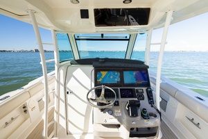 37FT (11.43M) BOSTON WHALER