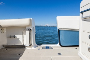 37FT (11.43M) BOSTON WHALER