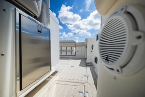 37FT (11.43M) BOSTON WHALER