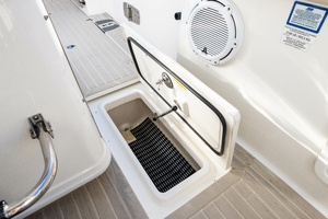 37FT (11.43M) BOSTON WHALER