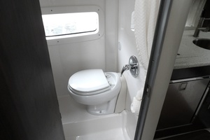 33ft Regal Yacht For Sale
