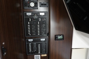 33ft Regal Yacht For Sale