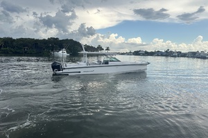 37' Axopar 2024