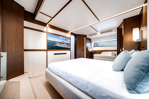 72FT (21.95M) AZIMUT