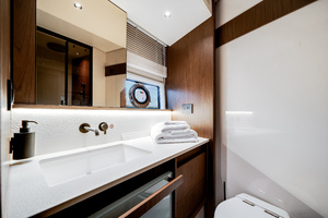 72FT (21.95M) AZIMUT