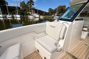 34FT (10.36M) TIARA YACHTS