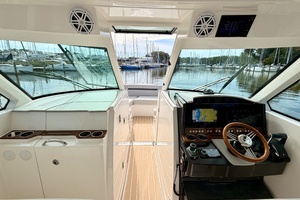 34FT (10.36M) TIARA YACHTS