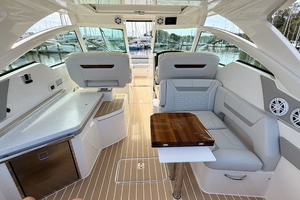 34FT (10.36M) TIARA YACHTS