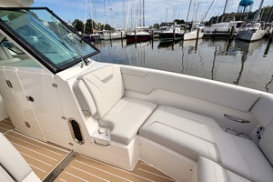 34FT (10.36M) TIARA YACHTS
