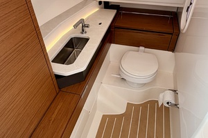 34FT (10.36M) TIARA YACHTS