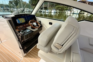 34FT (10.36M) TIARA YACHTS