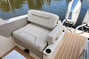 34FT (10.36M) TIARA YACHTS