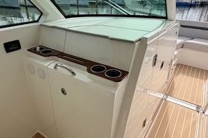 34FT (10.36M) TIARA YACHTS