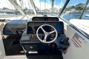 39FT (11.91M) PURSUIT Worth Avenue Yachts