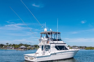 LINE UP 43ft Hatteras Yacht For Sale