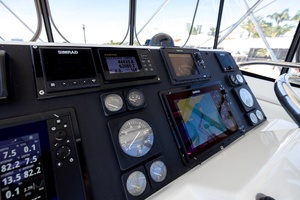 LINE UP 43ft Hatteras Yacht For Sale