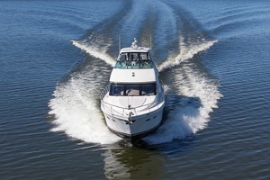 2005 Carver 56 Voyager underway