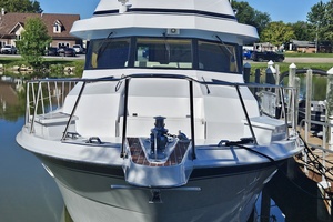 71FT (21.64M) HATTERAS Worth Avenue Yachts