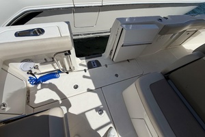 200 Hours 33ft Boston Whaler Yacht For Sale
