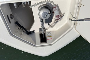 200 Hours 33ft Boston Whaler Yacht For Sale