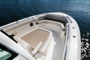 200 Hours 33ft Boston Whaler Yacht For Sale