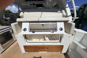 38FT (11.58M) BOSTON WHALER