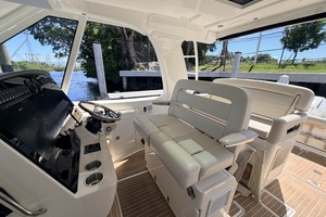 38FT (11.58M) BOSTON WHALER