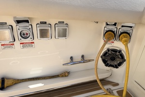 38FT (11.58M) BOSTON WHALER
