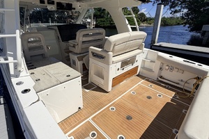 38FT (11.58M) BOSTON WHALER