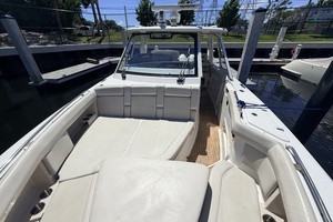 38FT (11.58M) BOSTON WHALER