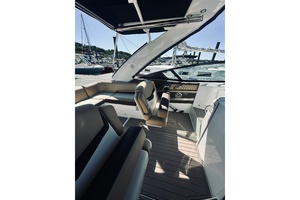 Cruisers 32ft Cruisers Sport Series Yacht For Sale