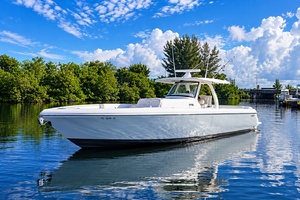 40FT (12.19M) INTREPID Worth Avenue Yachts