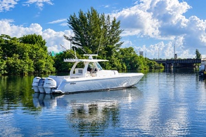 40FT (12.19M) INTREPID yacht for sale