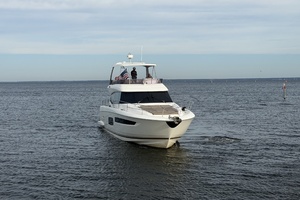 58FT (17.93M) PRESTIGE Worth Avenue Yachts