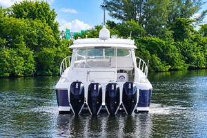 47FT (14.33M) INTREPID Worth Avenue Yachts