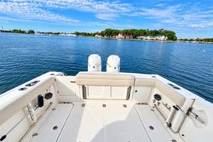 33ft Boston Whaler Yacht For Sale