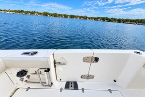 33ft Boston Whaler Yacht For Sale