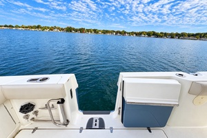33ft Boston Whaler Yacht For Sale