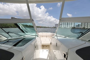 32ft Boston Whaler Yacht For Sale