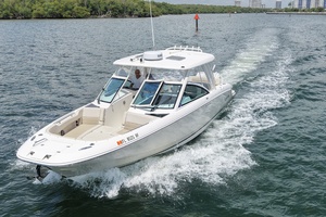 32ft Boston Whaler Yacht For Sale