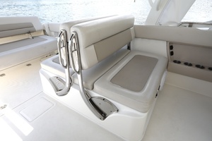 32ft Boston Whaler Yacht For Sale