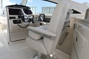 32ft Boston Whaler Yacht For Sale