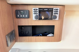 28ft Boston Whaler Yacht For Sale