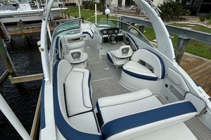 27ft Crownline Yacht For Sale
